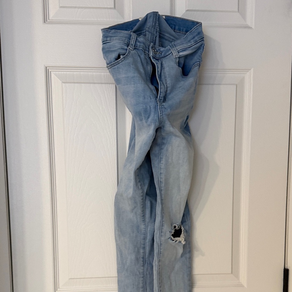 Garage Women's Light Wash Distressed Skinny Jeans